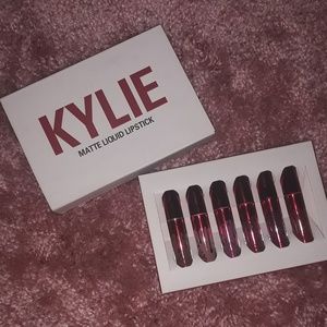 KYLIE MATTE LIQUID LIPSTIPCK
